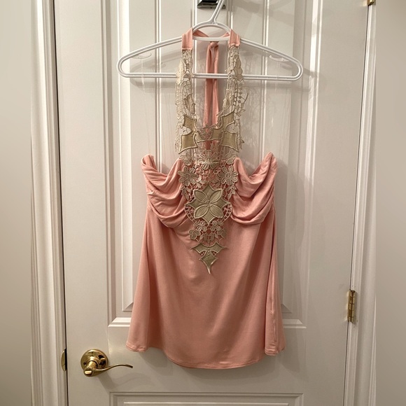 NWOT VENUS SIZE LARGE CROCHETED LACE FRONT HALTER TOP IN PINK AND CREAM - Picture 1 of 10